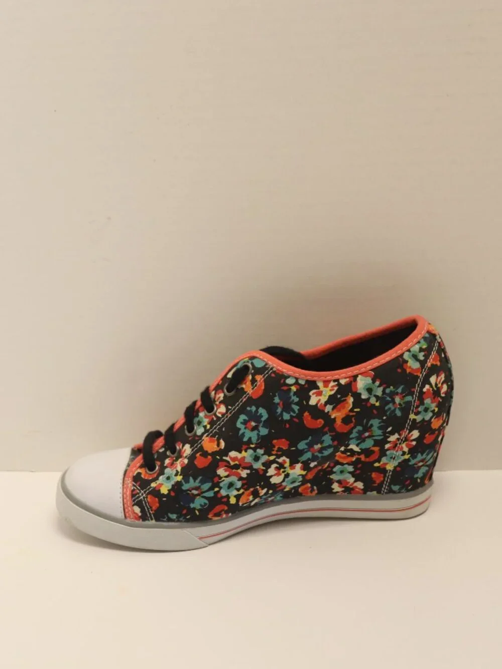 S Logo Circle with a Cross Mark in it Women's Shoes High Top Tennis Size 10 Med